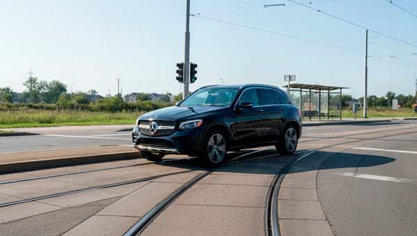 Как проезжать трамвайные пути